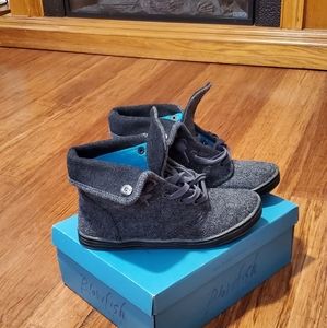 Blowfish 8.5  gray soft Herringbon ankle boots